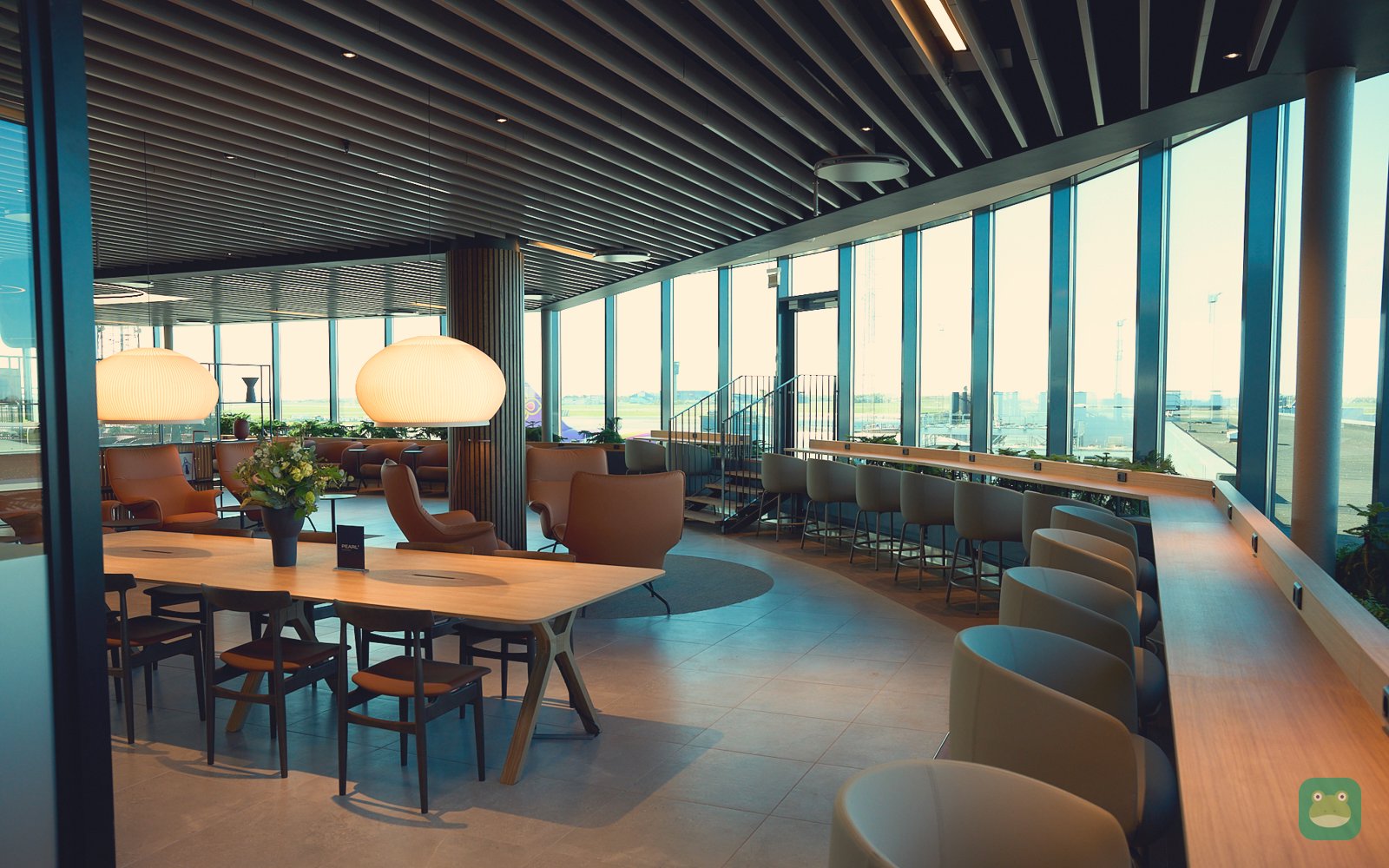 Pearl Lounge, Copenhagen Airport, with runway views