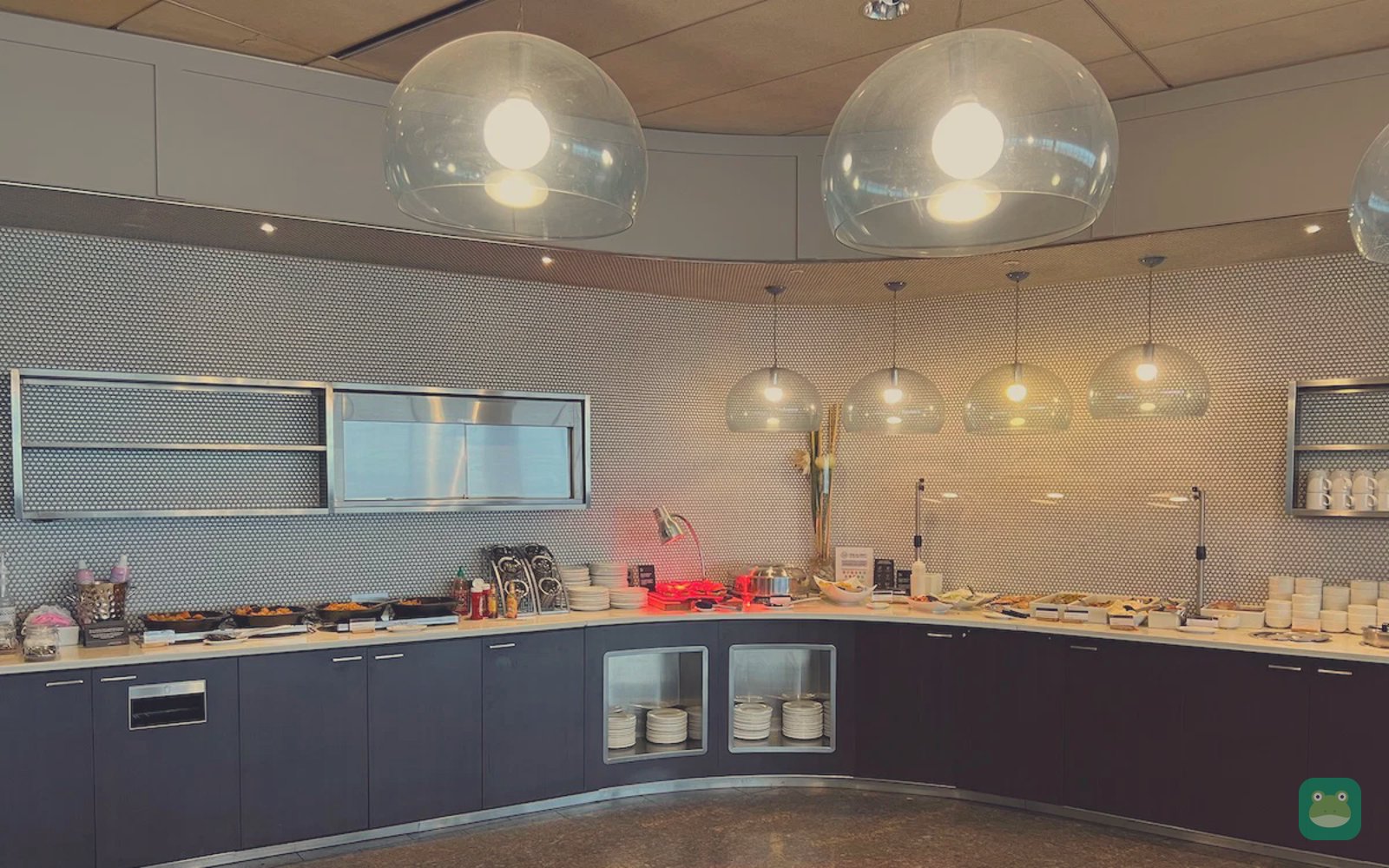 Air Canada Maple Leaf Lounge (Transborder), YYZ Terminal 1 — lounge overview