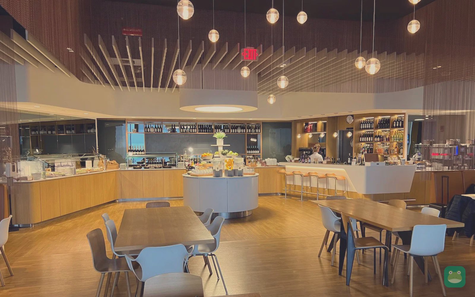 Lufthansa Lounge, BOS Terminal E — seating