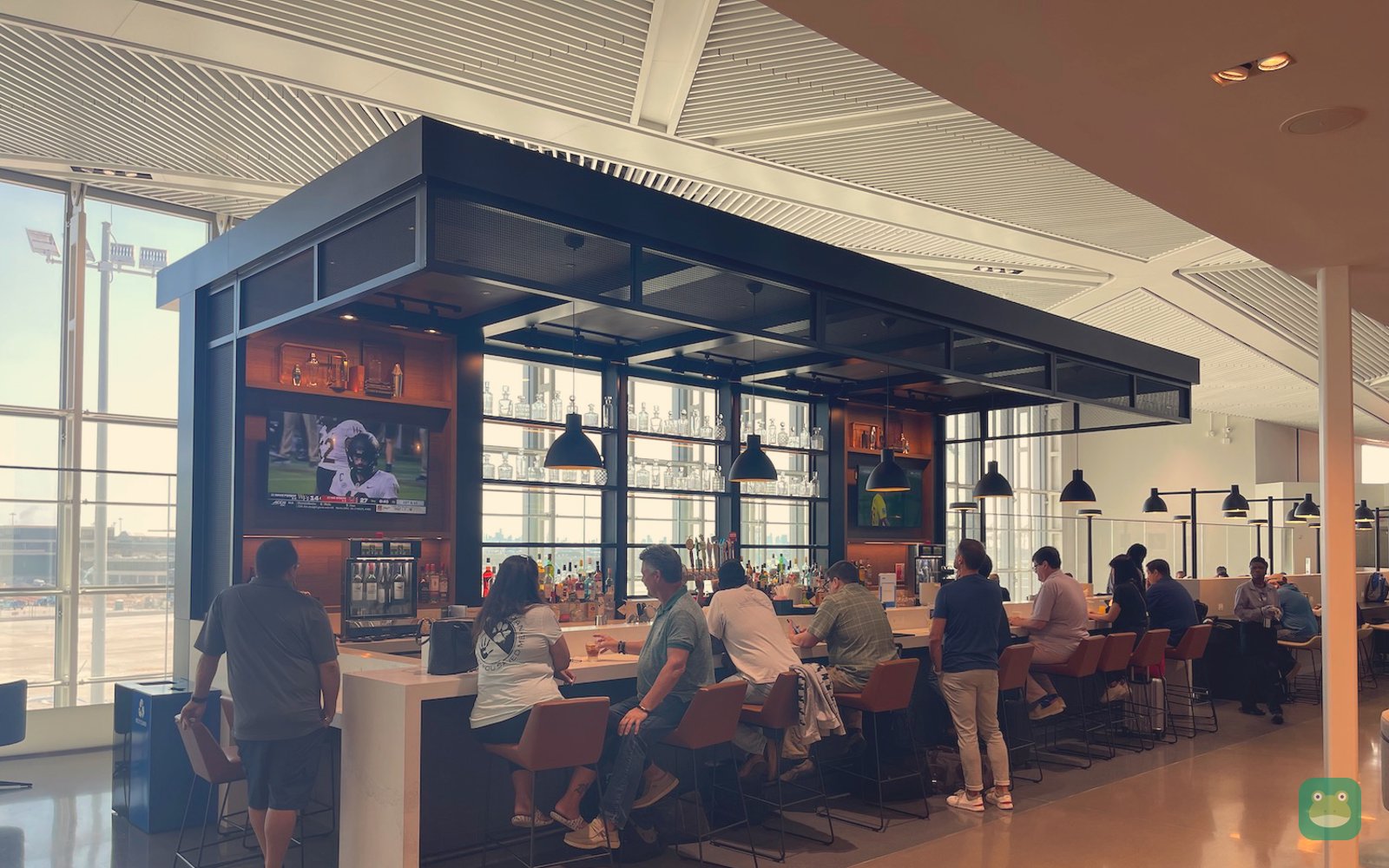 United Club (A), EWR Terminal A — bar