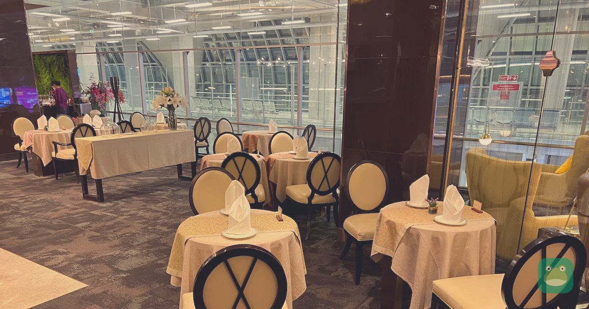 Thai Airways Royal First Lounge, BKK Concourse D — dining area