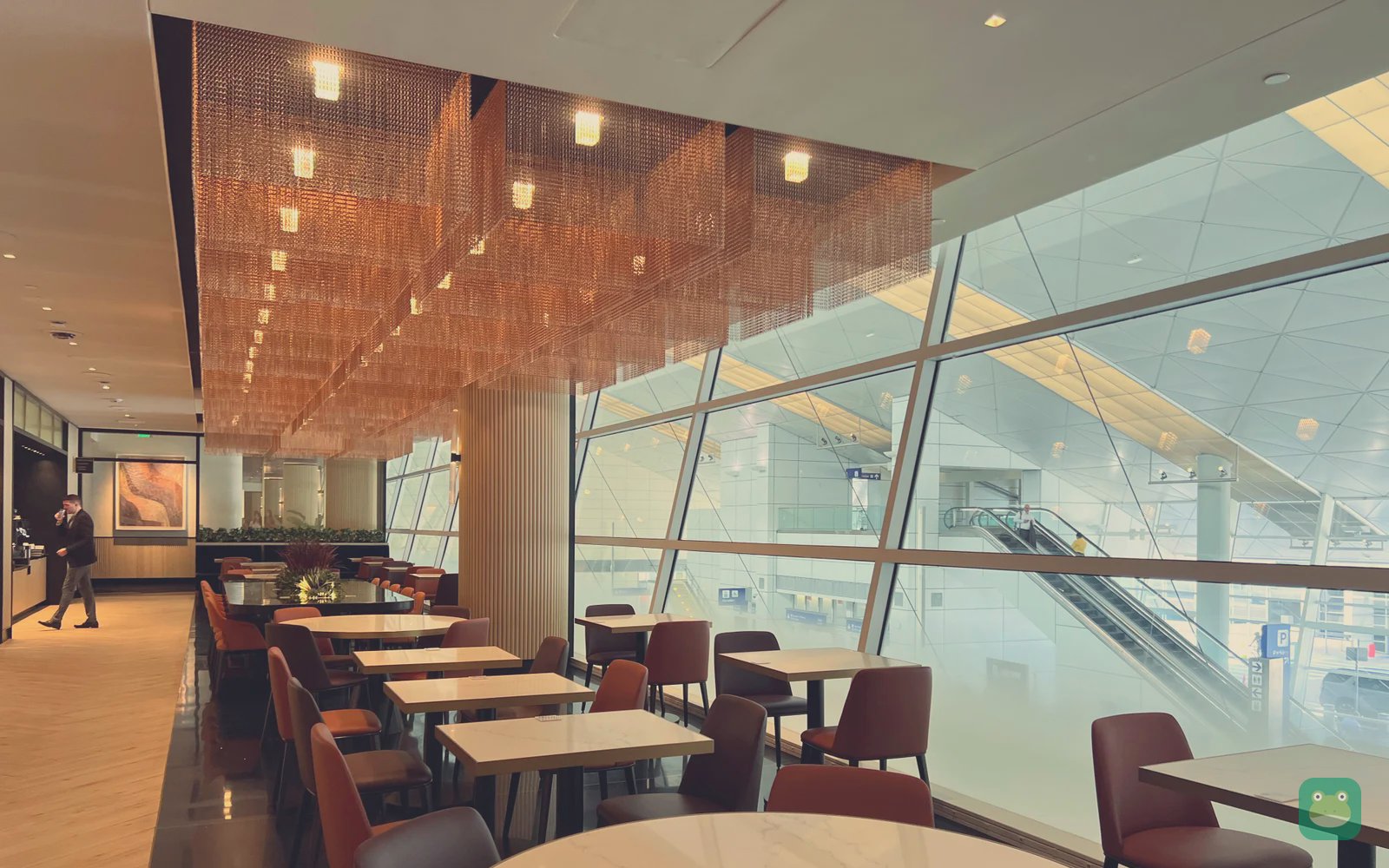 Chase Sapphire Lounge by The Club, DFW Terminal D — dining area