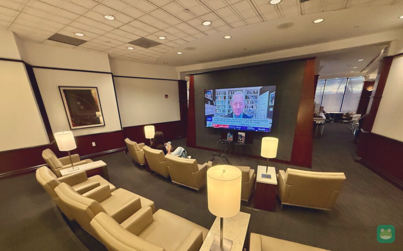 United Club, CLE Concourse C — TV seating area