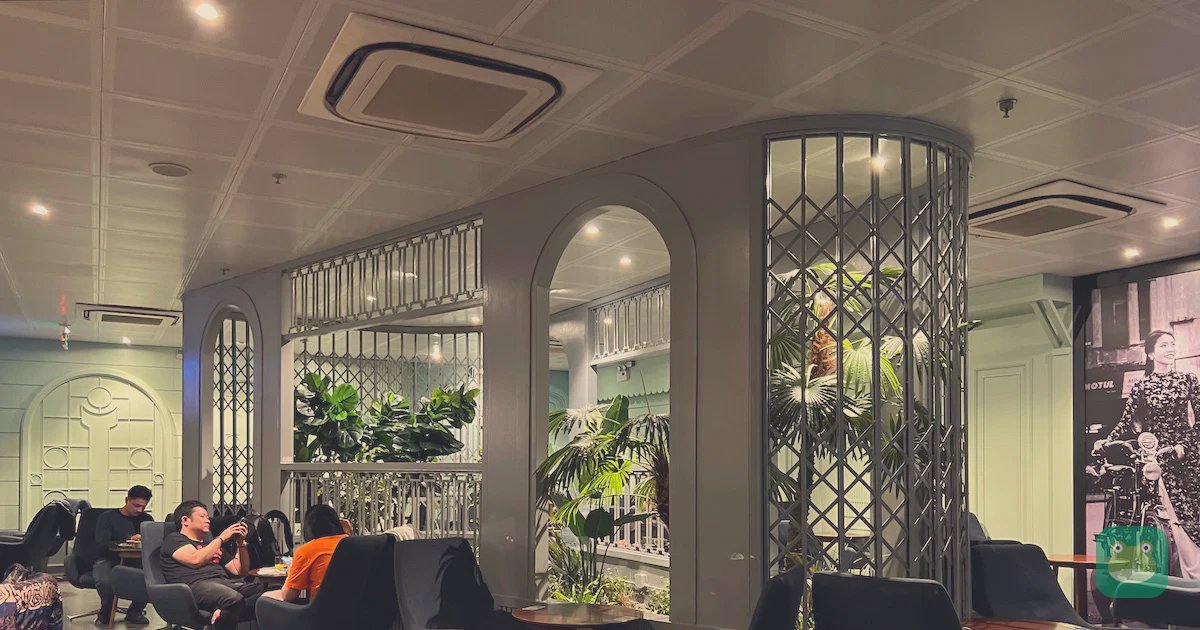 Le Saigonnais Business Lounge, SGN Terminal 1 — seating area