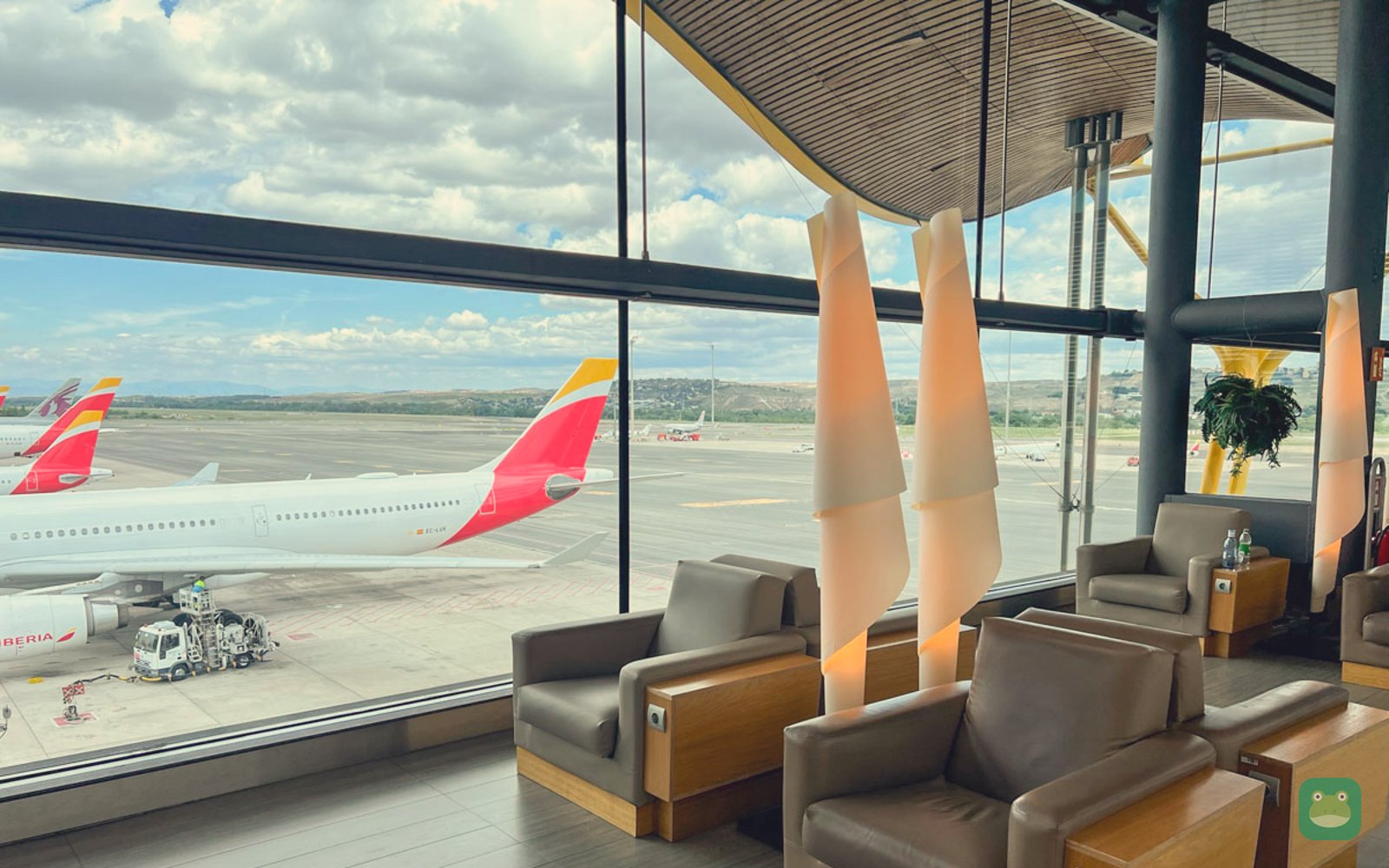 Window seating with apron views, Sala VIP Neptuno, MAD Terminal 4S