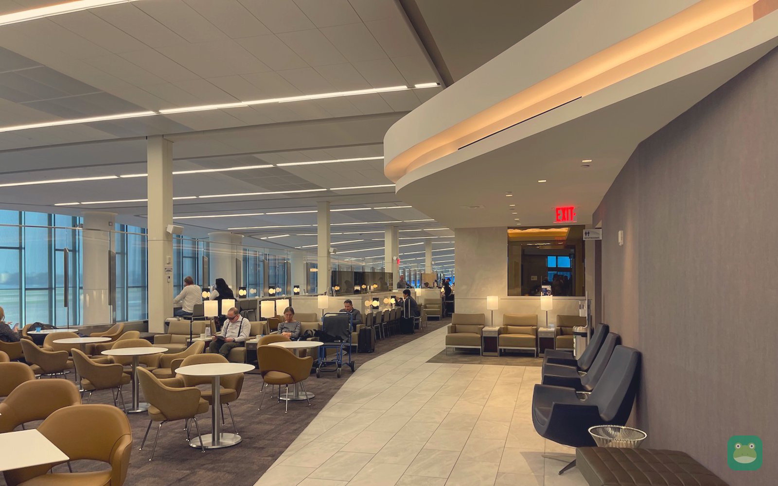 United Club, LGA Terminal B — seating
