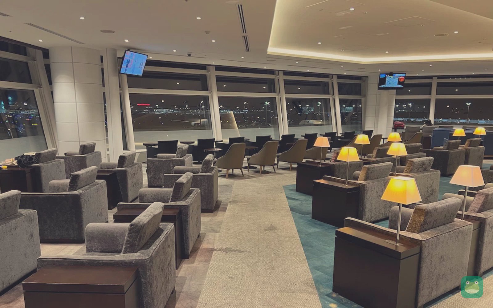 TIAT Lounge, HND Terminal 3 — window seating