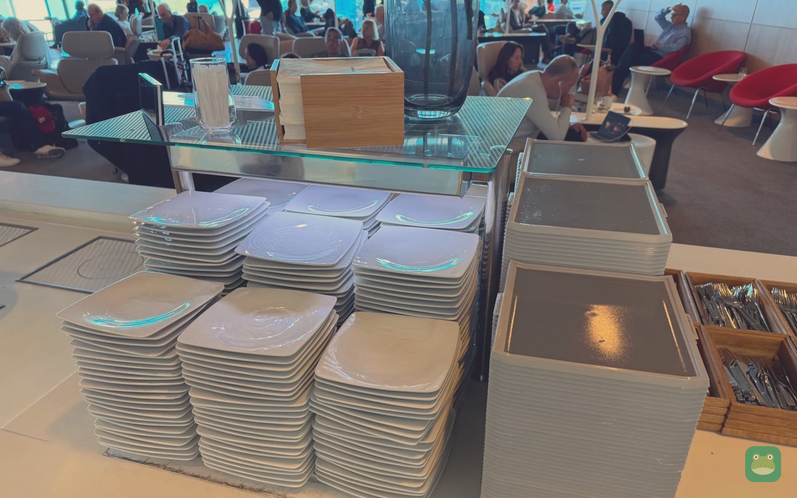 Main buffet, Air France Lounge Hall M, Paris CDG Terminal 2E