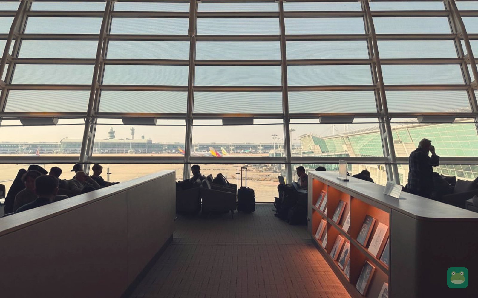 Asiana Business Lounge (East), ICN Terminal 1 near Gate 11 — window seating