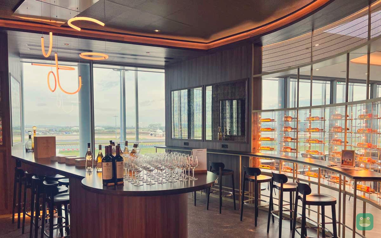 Wine bar, Star Alliance Lounge, Paris CDG Terminal 1