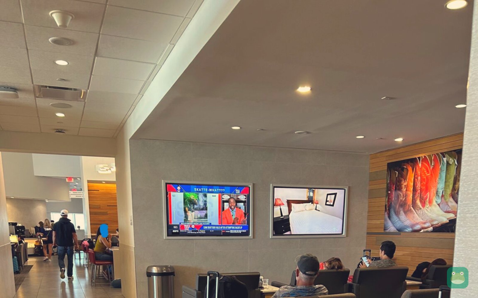 Admirals Club, DFW Terminal D — seating