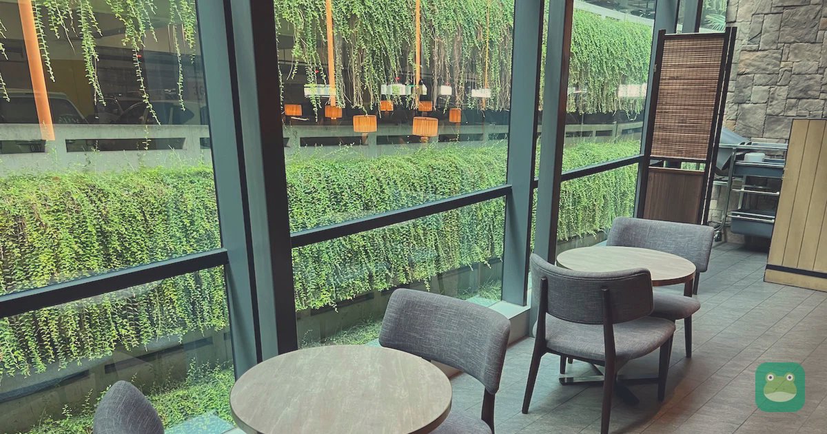 Saphire - Plaza Premium Lounge, CGK Terminal 3 — buffet area