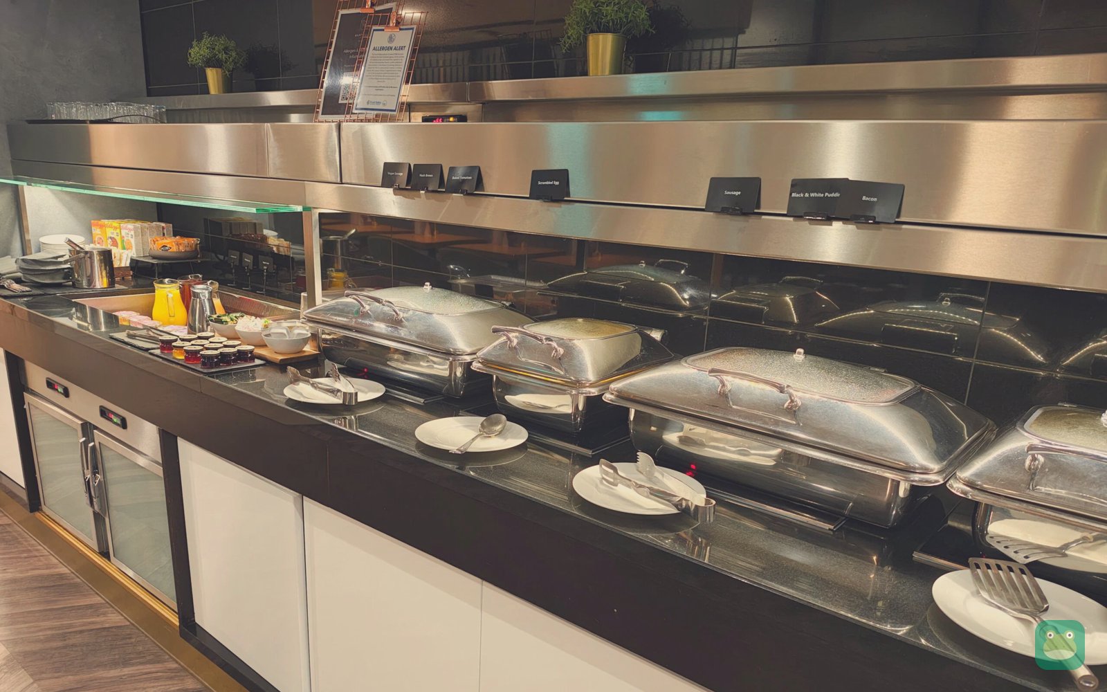 Staffed bar and hot food, The Martello Lounge, Dublin