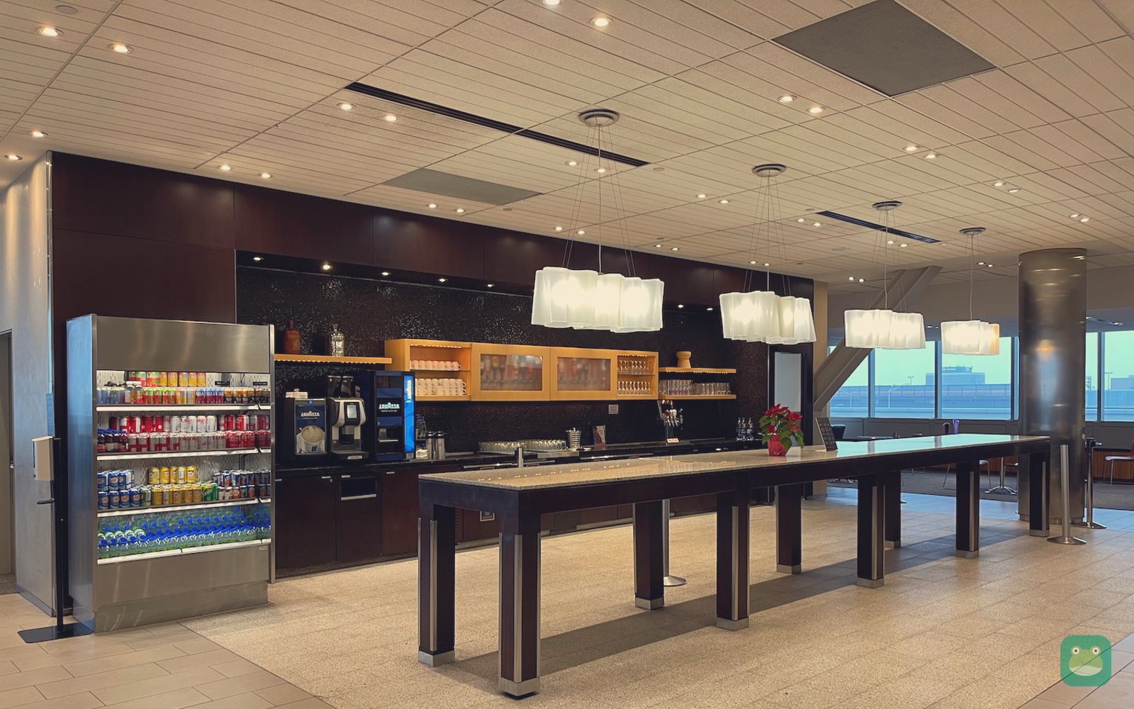 Air Canada Maple Leaf Lounge (Domestic), YYZ Terminal 1 — food and drinks area
