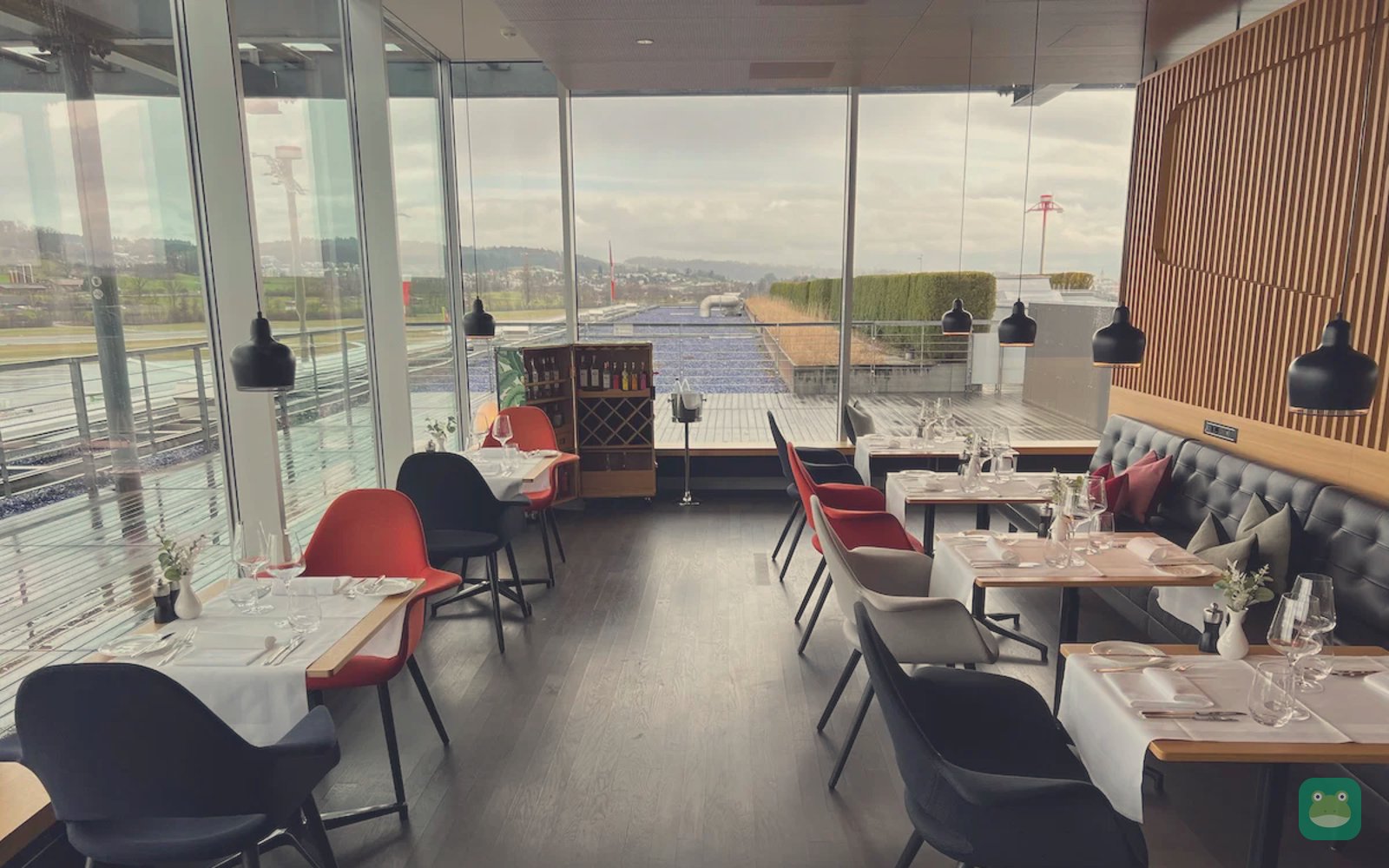 Dining room, SWISS First Lounge, Zurich Dock E