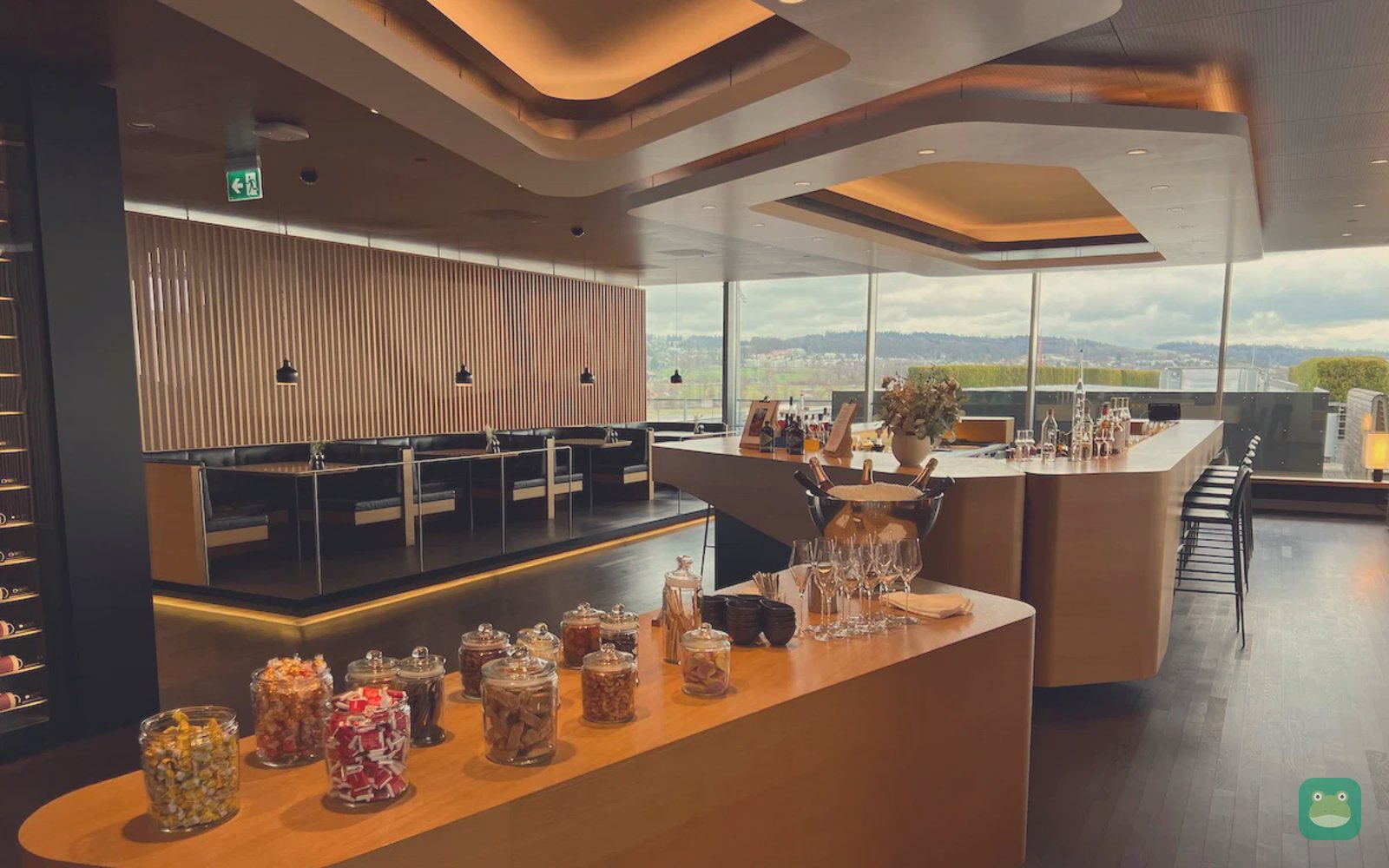 Bar at the centre of the SWISS First Lounge, Zurich Dock E