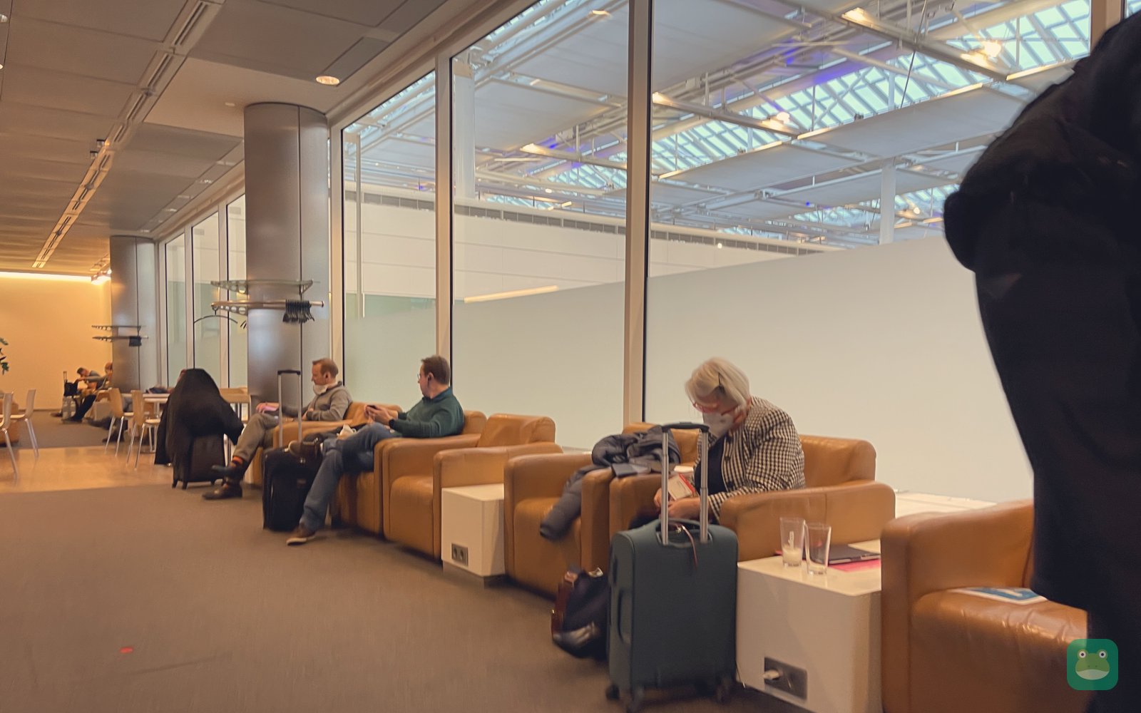 Lufthansa Business Lounge G28 (Schengen), MUC Terminal 2 — window-side couches