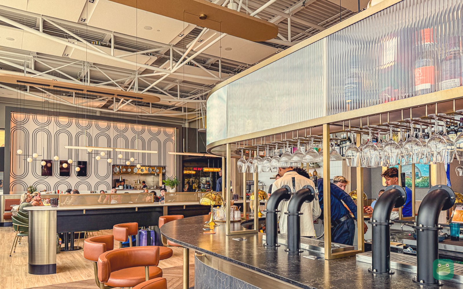 Aspire Lounge (Domestic), YUL Domestic/International Jetty — lounge overview
