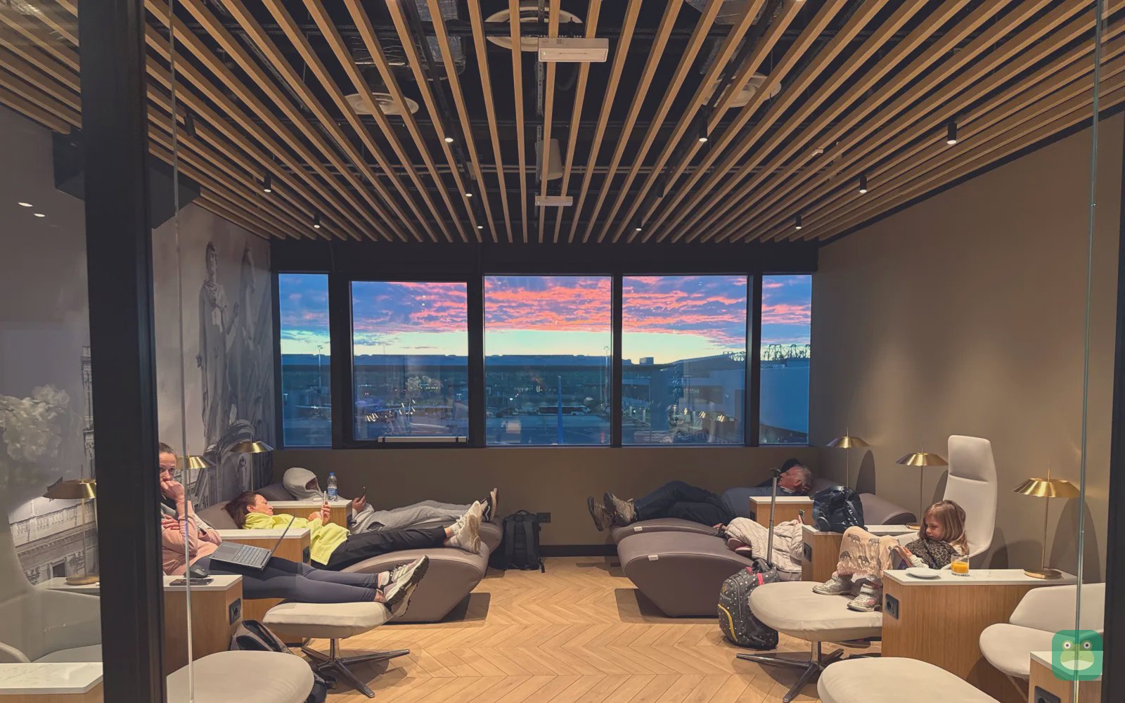 Prima Vista Lounge, FCO Terminal 1 — seating with apron views