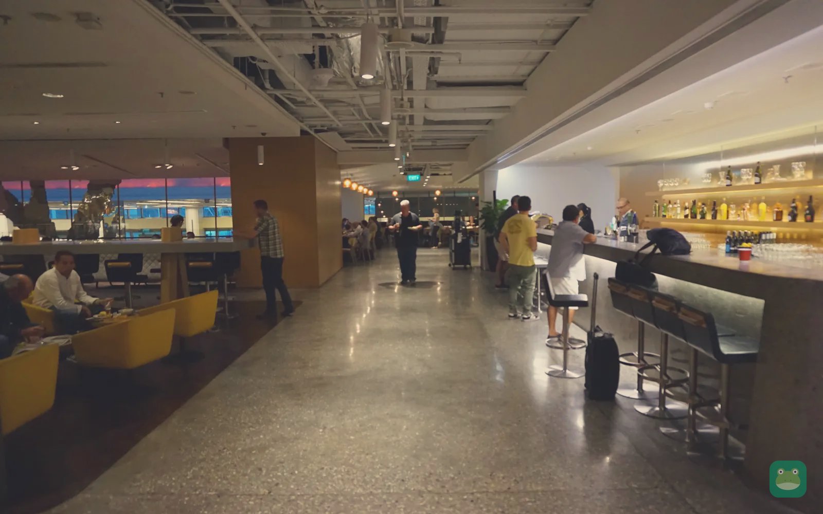 Qantas Singapore Lounge, SIN Terminal 1 — bar