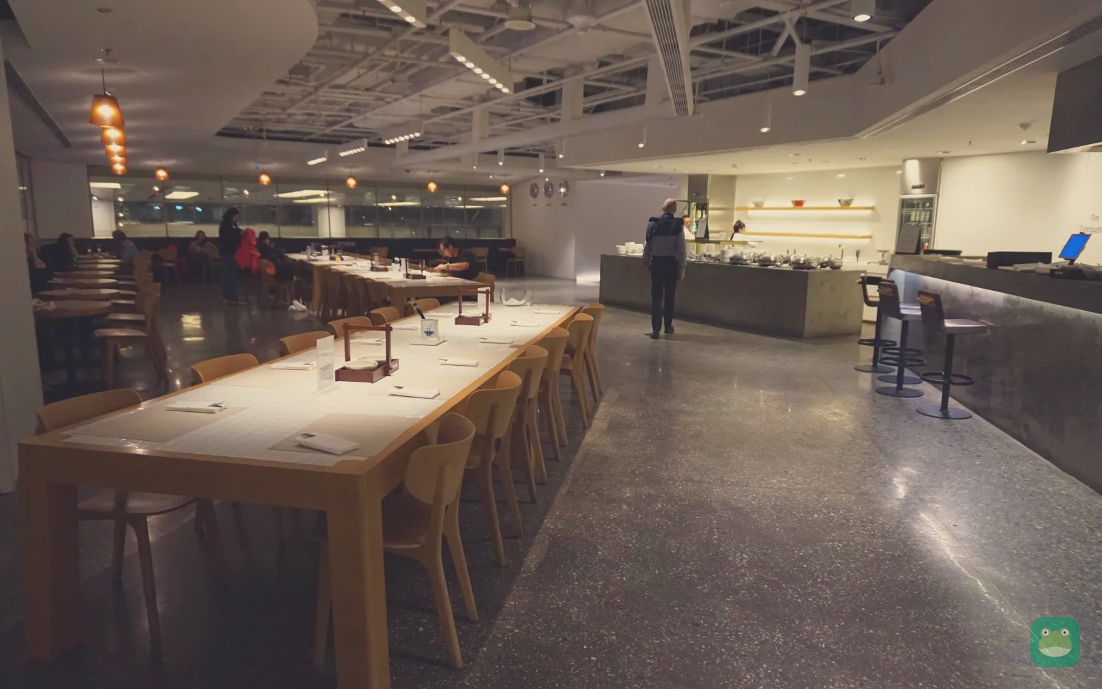 Qantas Singapore Lounge, SIN Terminal 1 — dining area