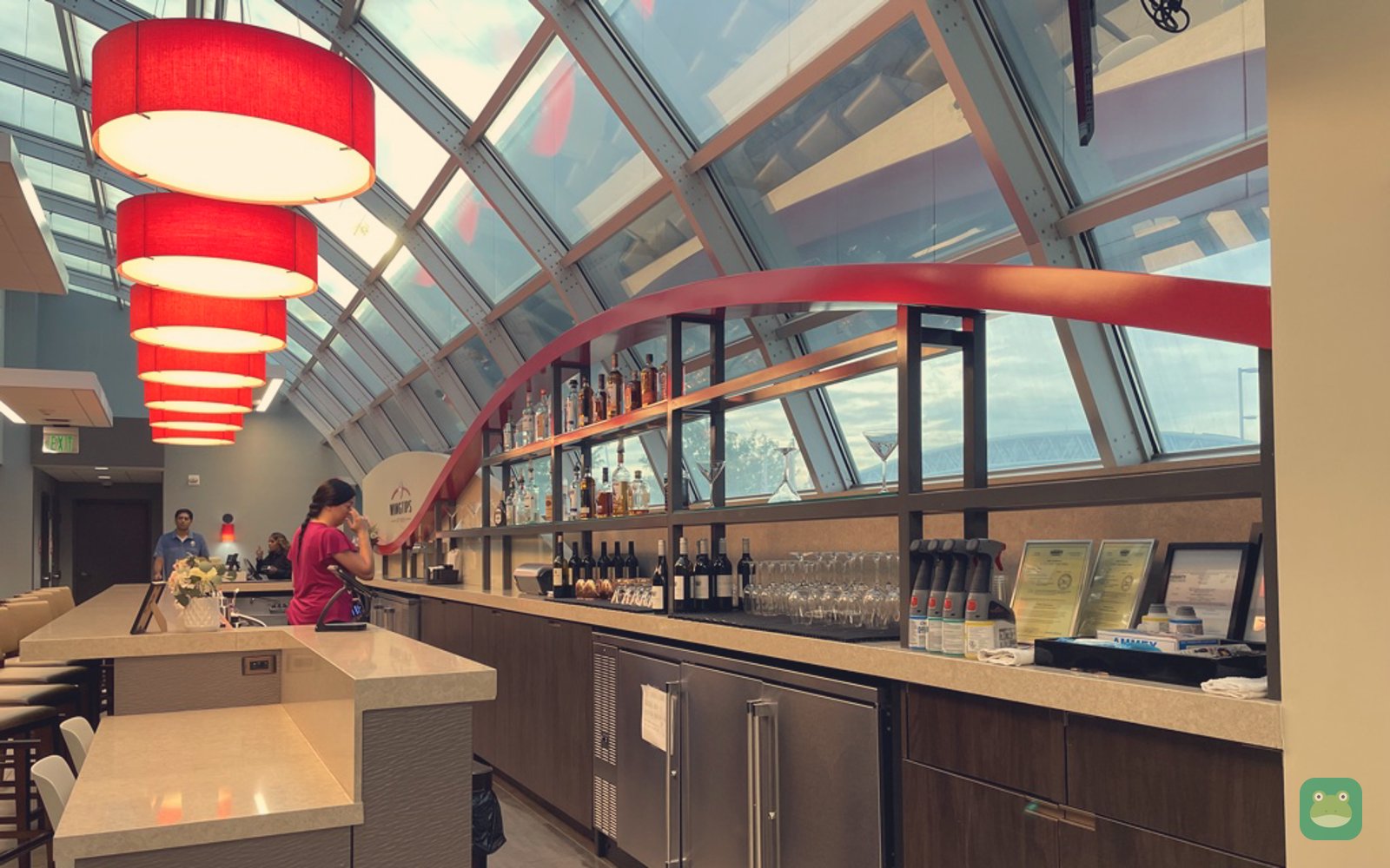Wingtips Lounge, STL Terminal 2 — bar