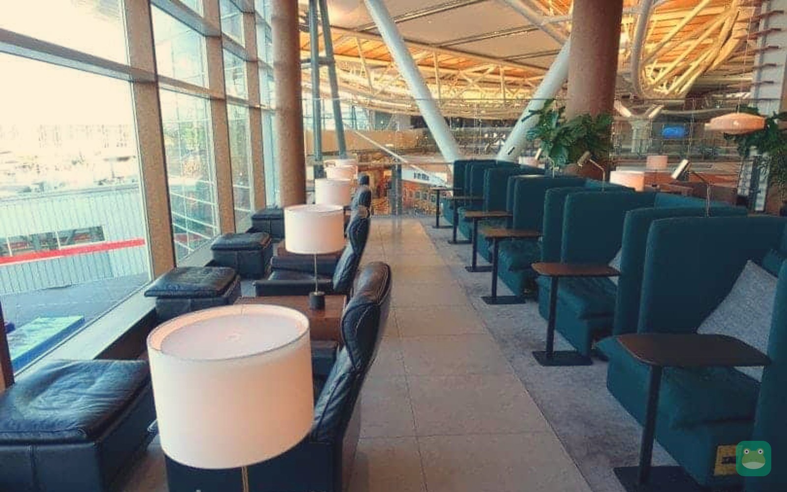Cathay Pacific Lounge (D70), YVR International Terminal — window seating facing the apron