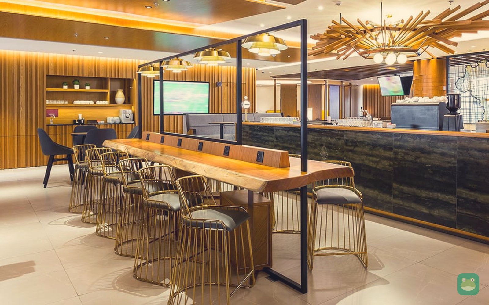 Plaza Premium Lounge (International), GIG Terminal 2 — bar and dining