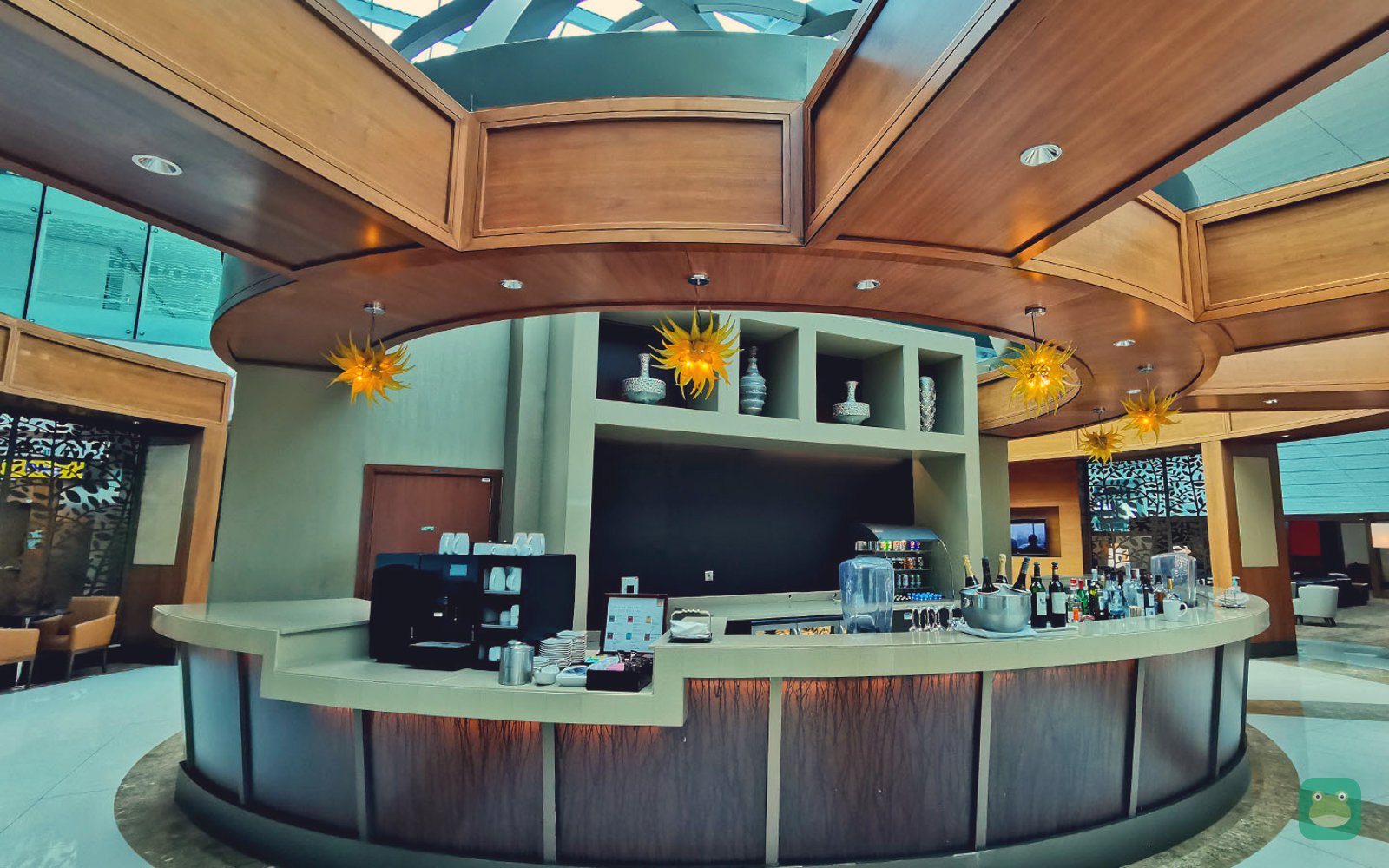 Emirates Business Class Lounge, DXB Terminal 3 Concourse A — bar counter