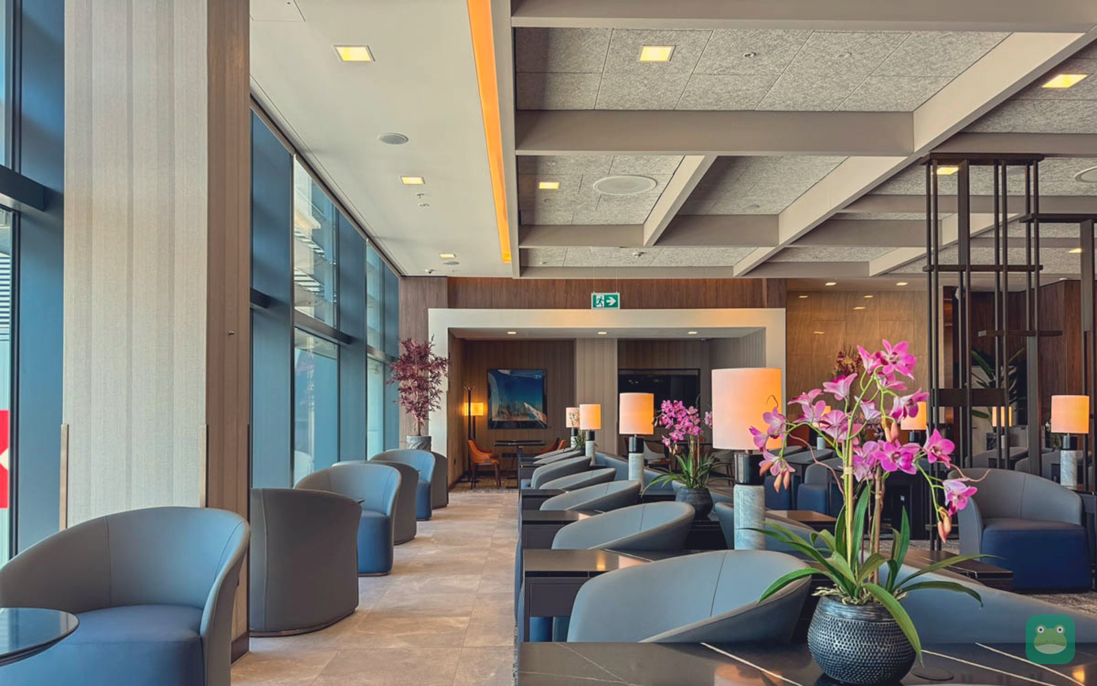 Main seating area with floor-to-ceiling windows, Singapore Airlines SilverKris Lounge, Heathrow Terminal 2