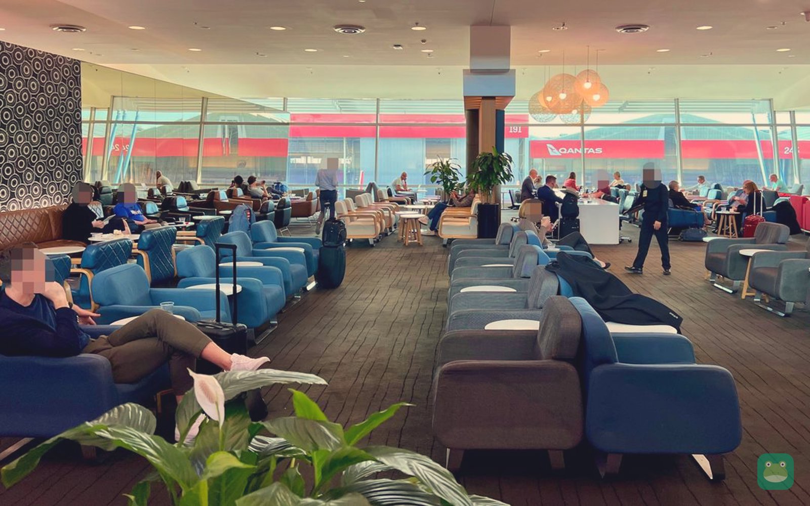 Qantas Domestic Business Lounge, SYD Terminal 3 — lounge seating