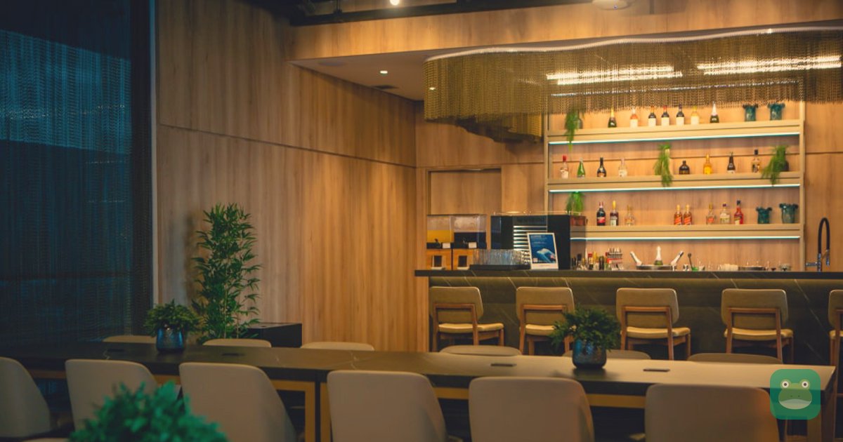 Bar and dining tables, W Premium Lounge The Pier, Guarulhos T3