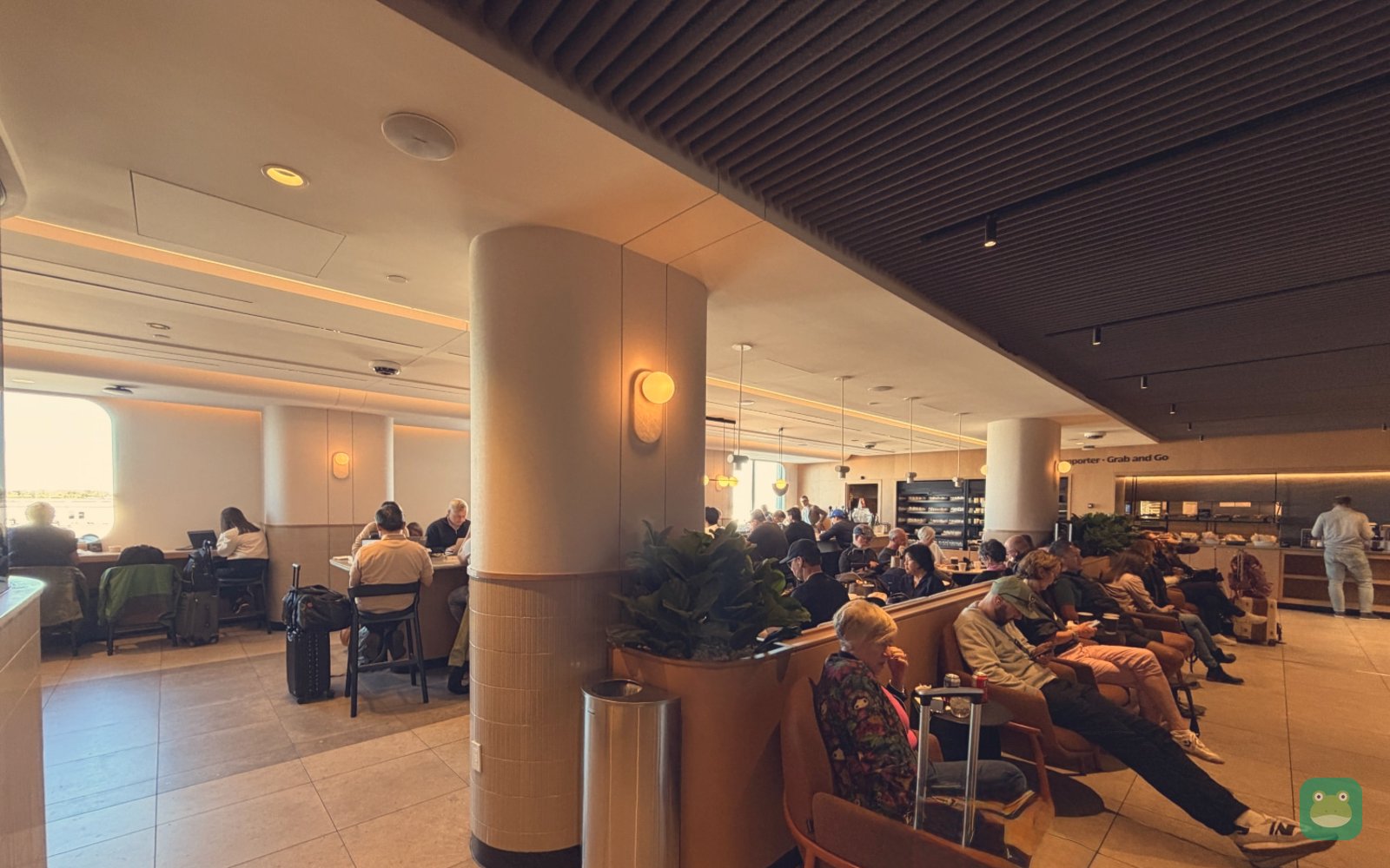Air Canada Café, YUL Domestic/International Jetty — seating