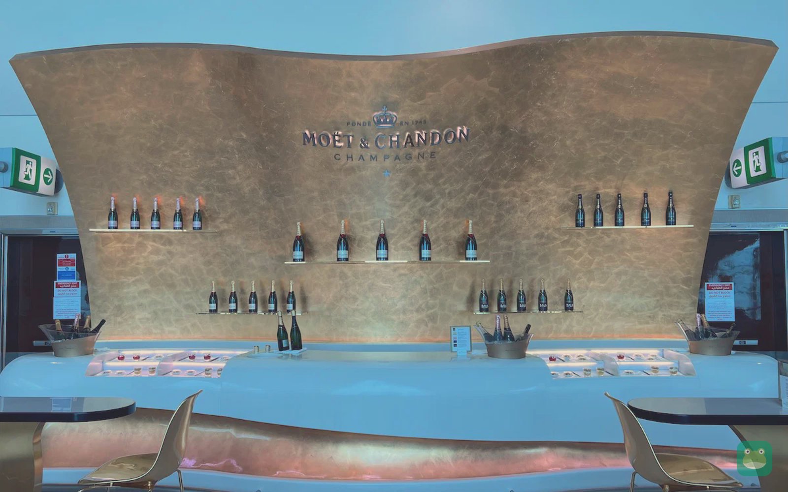 Emirates Business Class Lounge, DXB Terminal 3 Concourse B — champagne bar