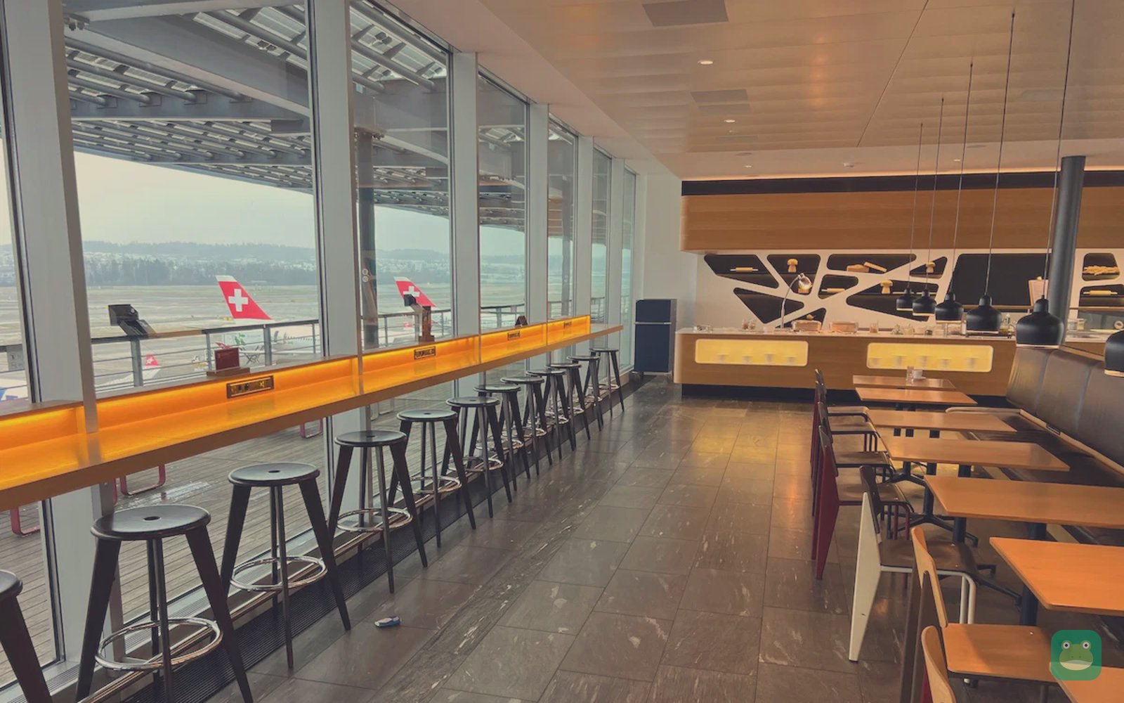 Dining area, SWISS Business Lounge, Zurich Dock E