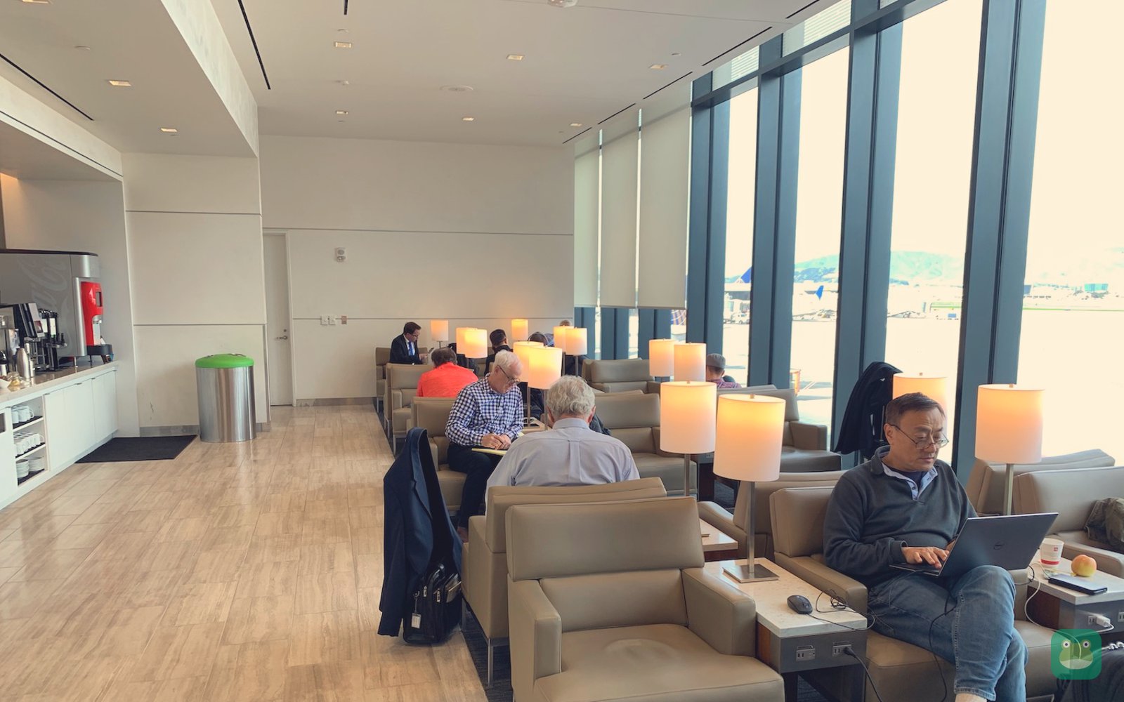 United Club (E), SFO Terminal 3 — seating