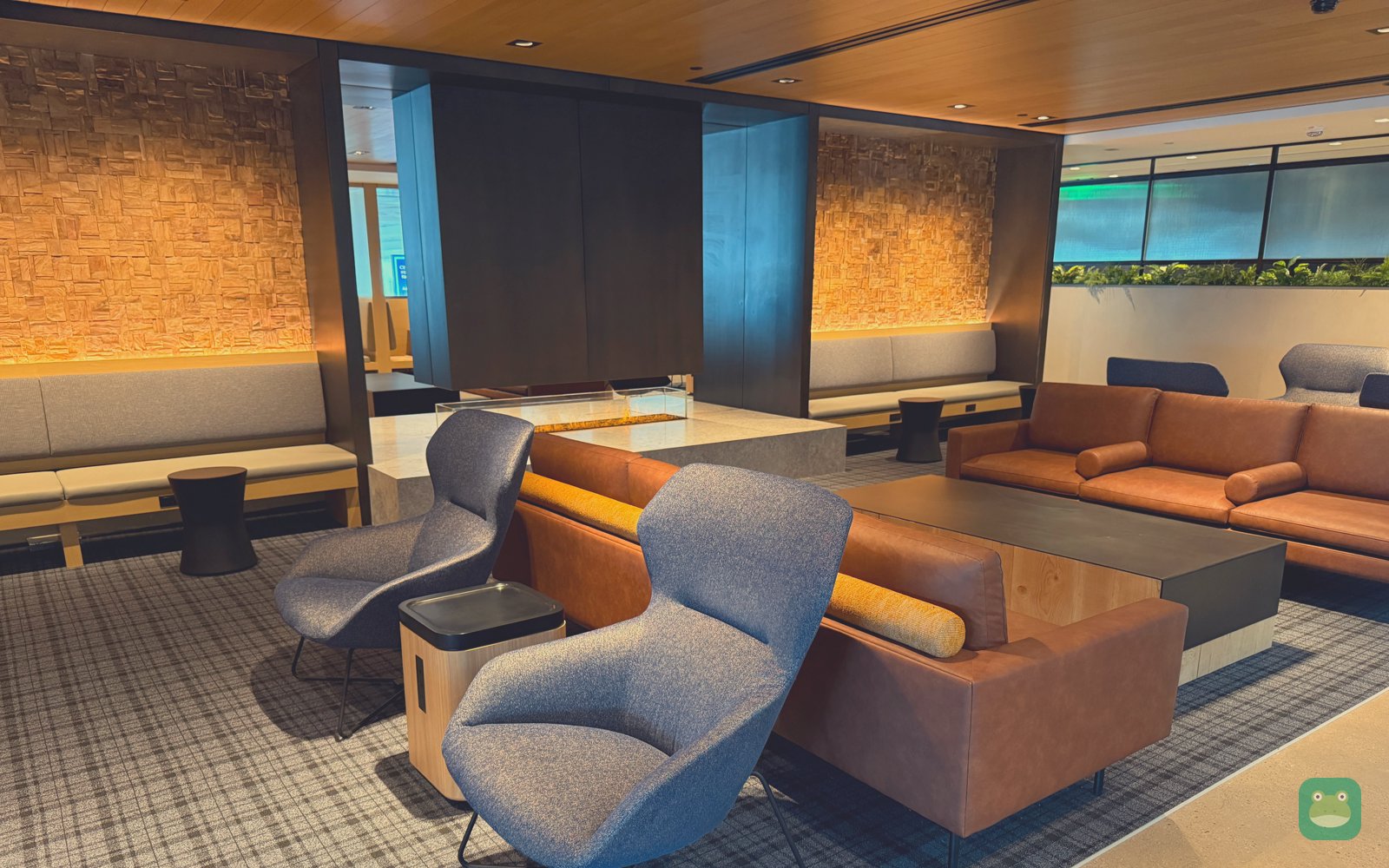 United Club (B West), DEN Concourse B — level 3 fireplace seating