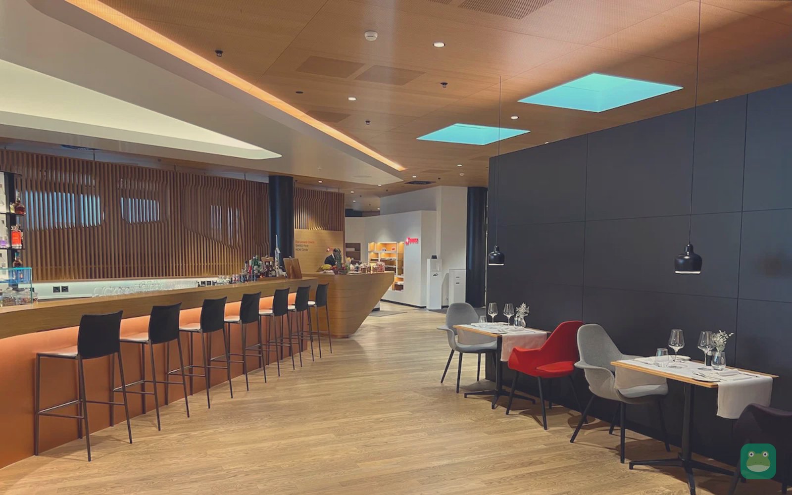 Bar seating, SWISS First Lounge, Zurich Dock A
