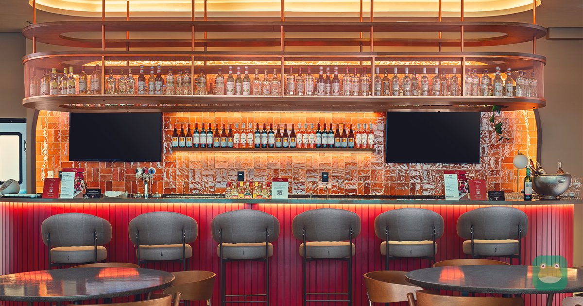 Bar at the Ambaar Club lounge, São Paulo Congonhas