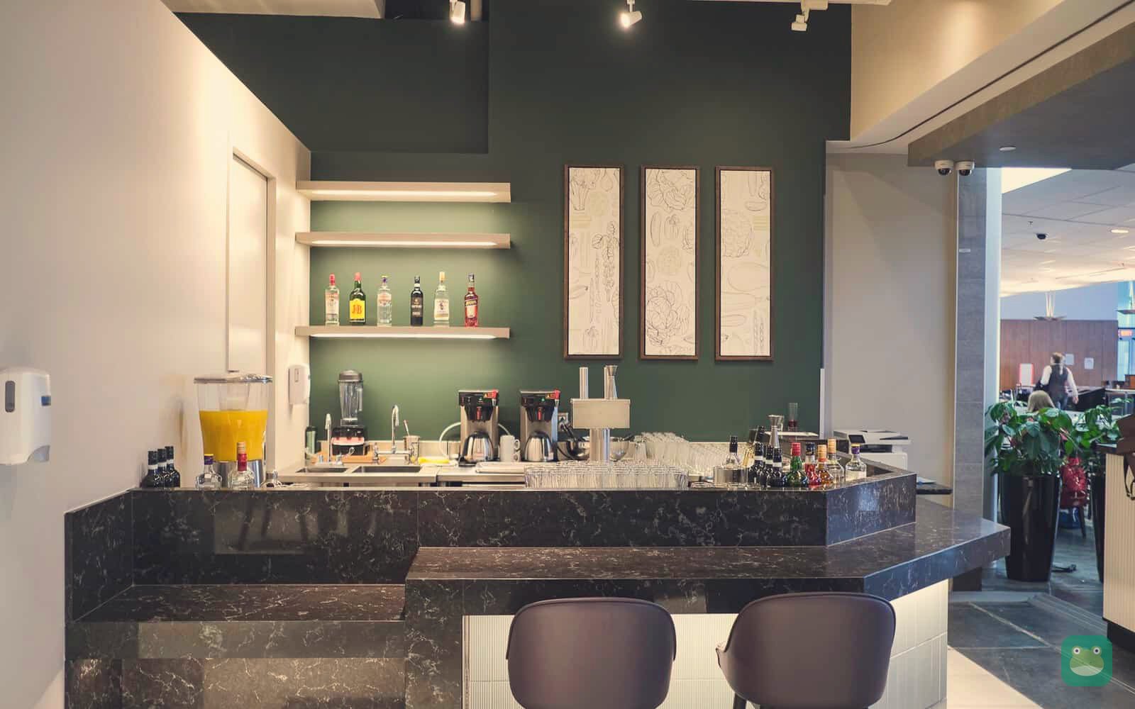 Desjardins Odyssée Lounge (Transborder), YUL US Jetty — bar