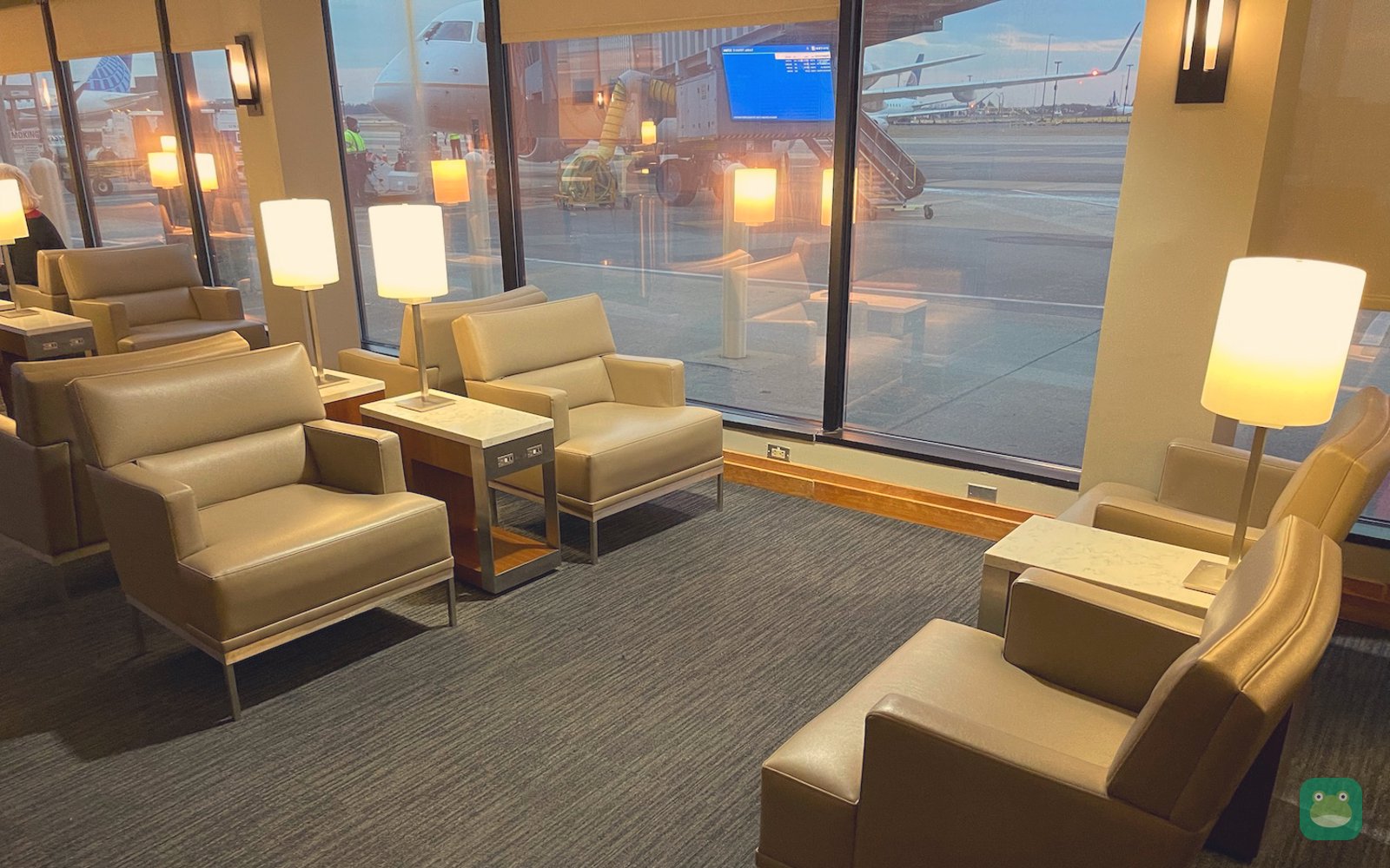 United Club (D), IAD Concourse D — seating area