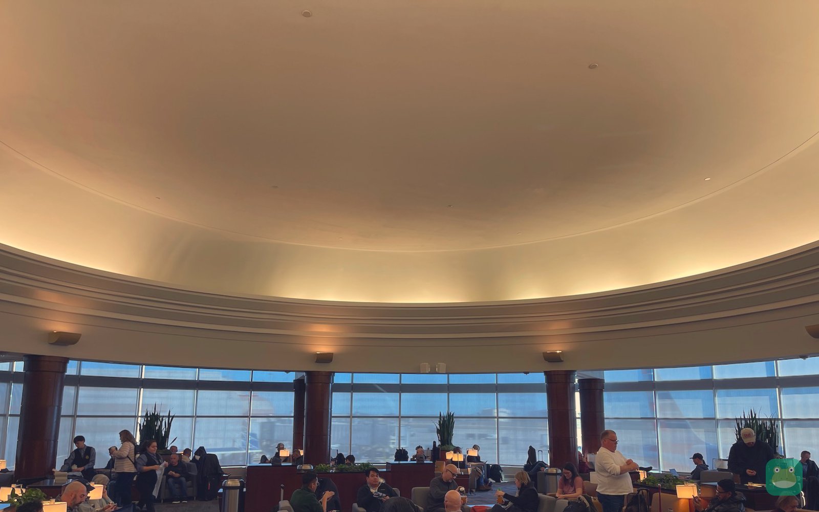 American Airlines Admirals Club (C/D connector), CLT Concourse C — seating by large windows