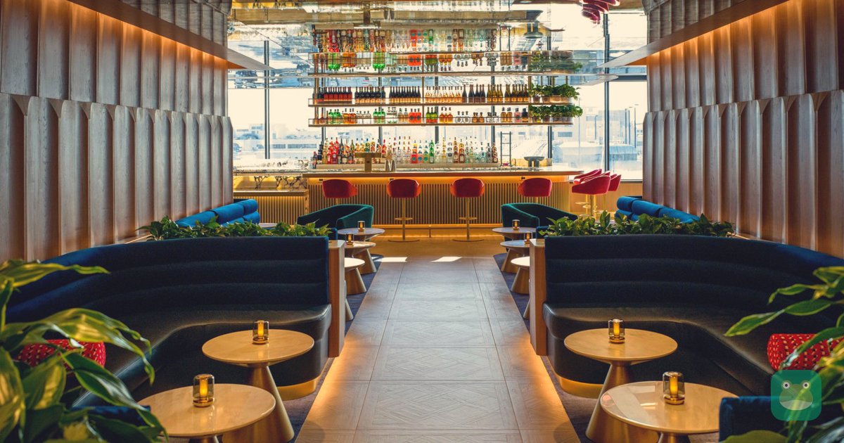 Full-service bar in the British Airways Miami lounge
