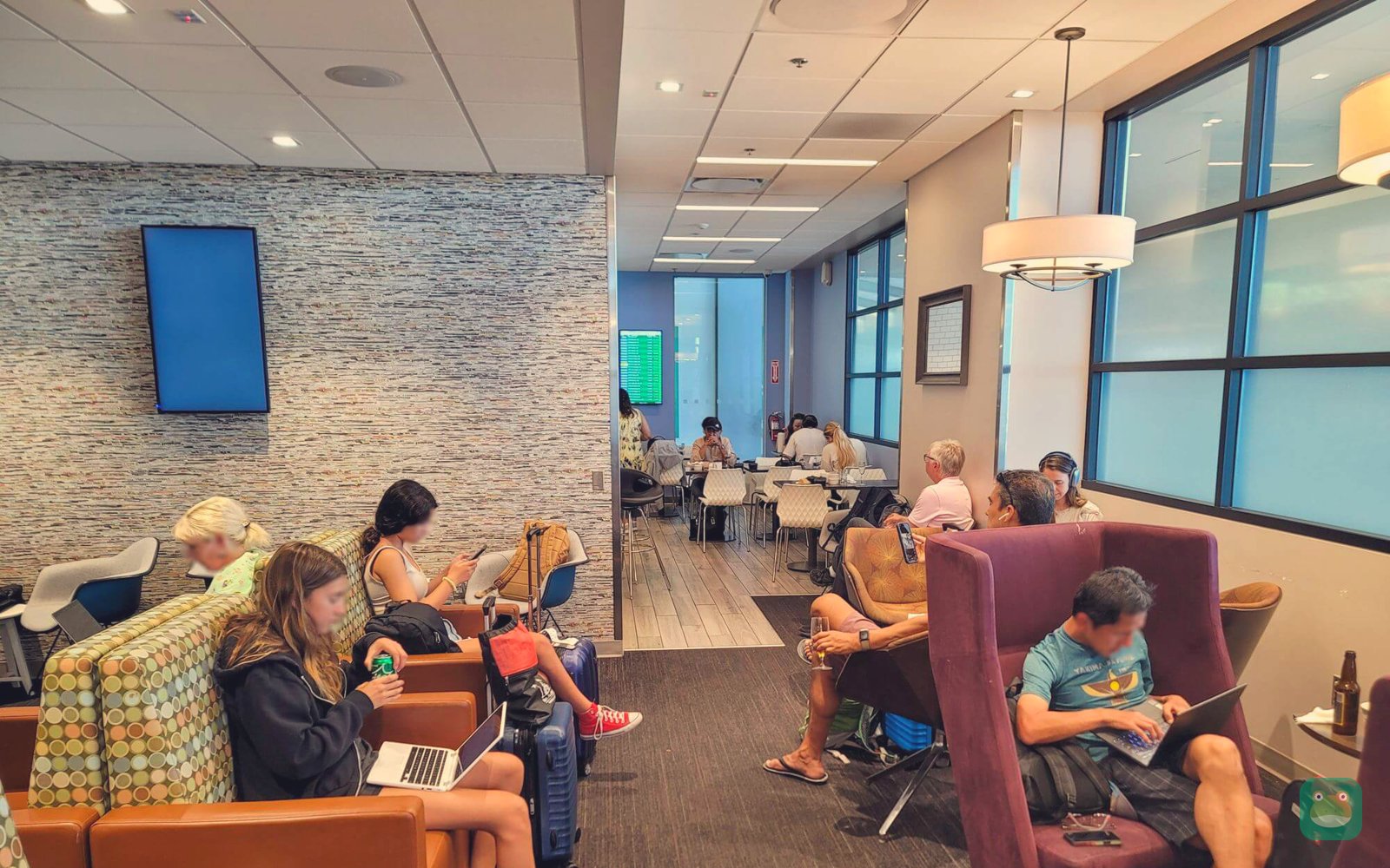 Escape Lounge, SMF Terminal B — seating