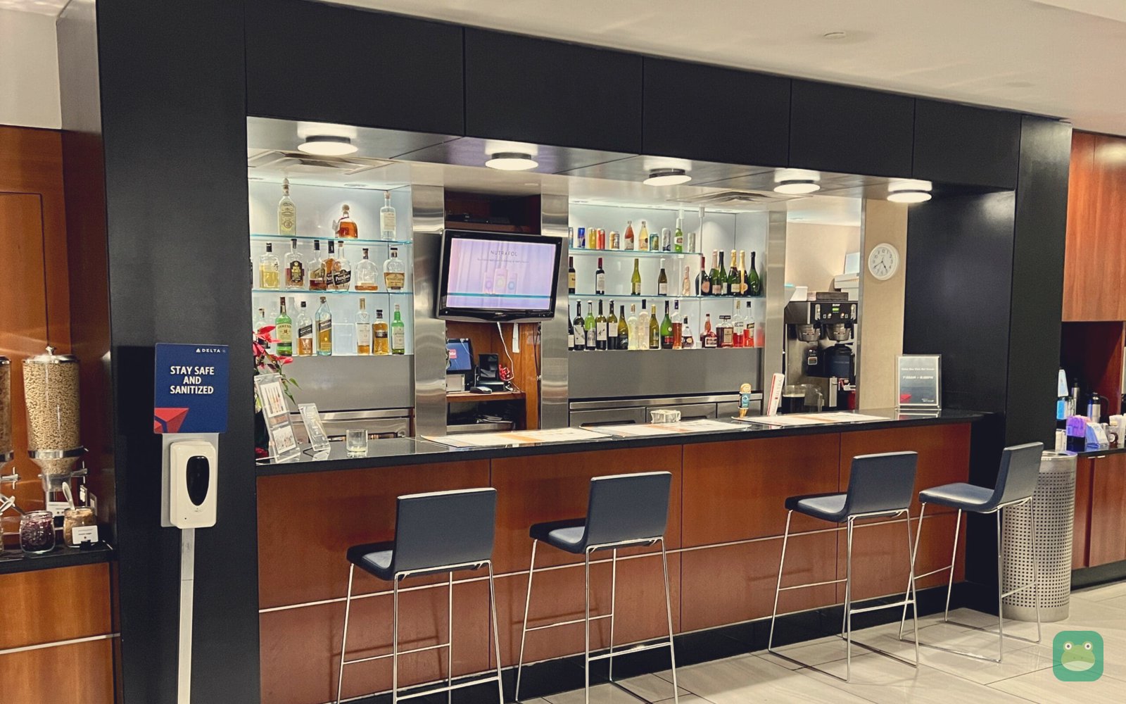 Delta Sky Club, TPA Airside E — bar