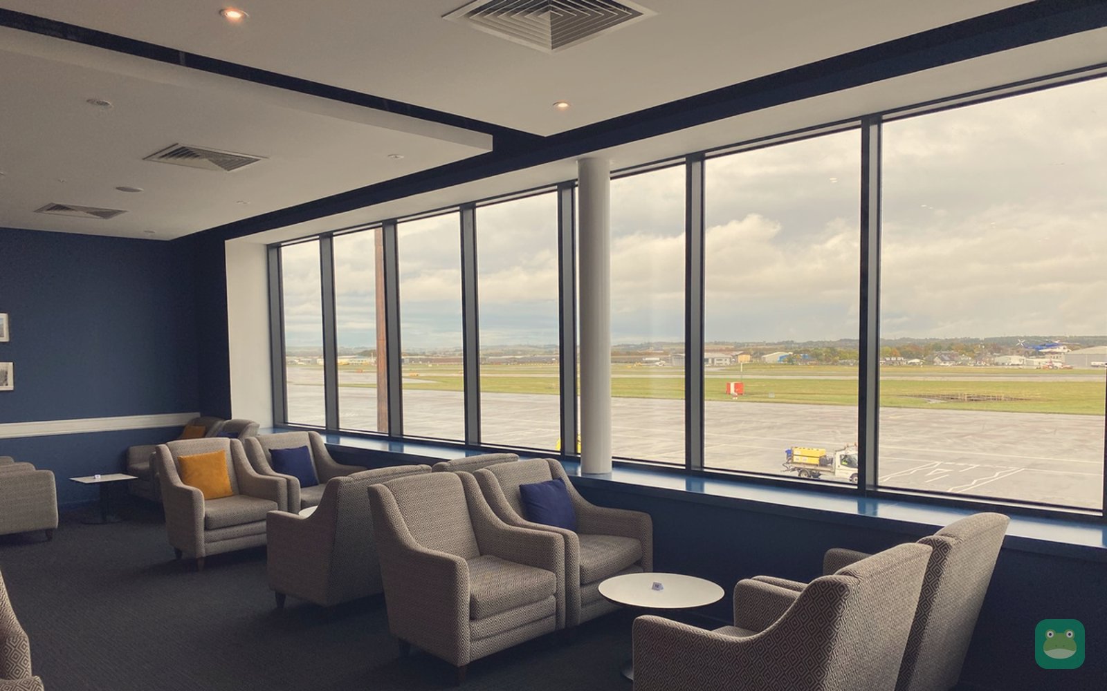 Airfield-view window seats, Northern Lights Executive Lounge, Aberdeen