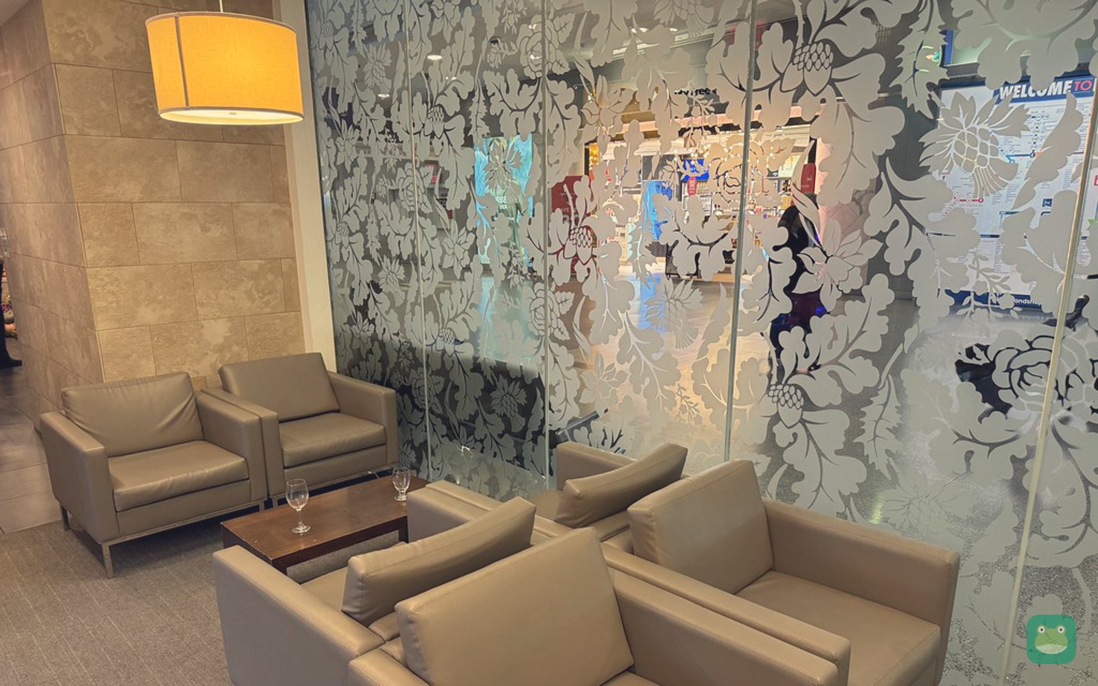 British Airways Galleries Lounge, PHL Terminal A-West — seating