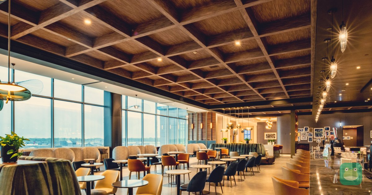 Window seating in the Delta Sky Club, ATL Concourse D
