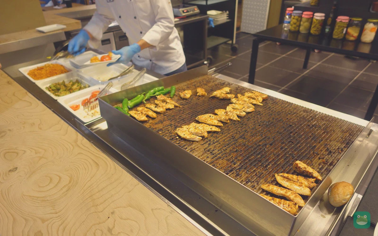Turkish Airlines Lounge Business, IST International Terminal — live cooking station