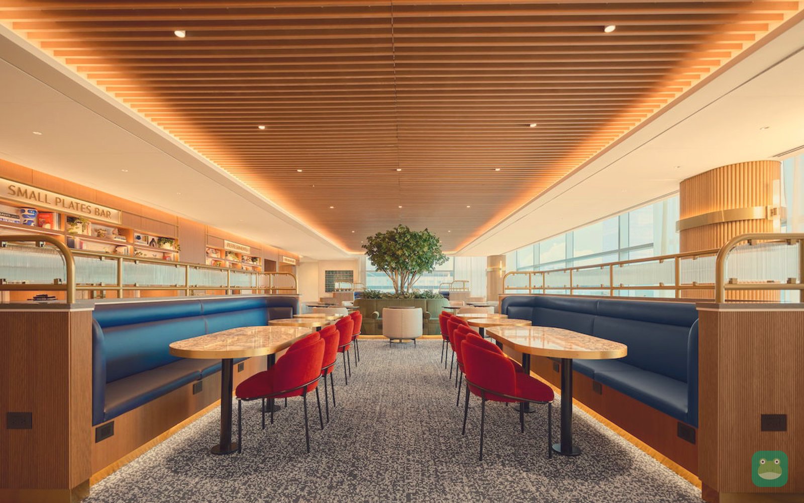 Capital One Lounge, JFK Terminal 4 — dining area